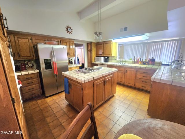 450 Fairway Drive, Palmdale, CA 93551