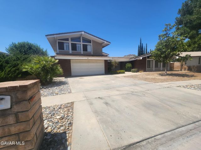 450 Fairway Drive, Palmdale, CA 93551