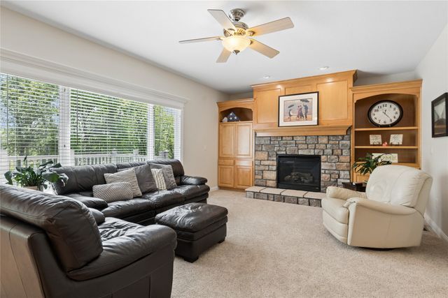 6017 NW 94th Street, Johnston, IA 50131