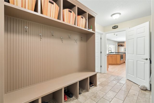 6017 NW 94th Street, Johnston, IA 50131