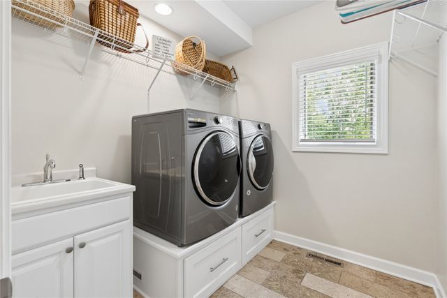 6017 NW 94th Street, Johnston, IA 50131