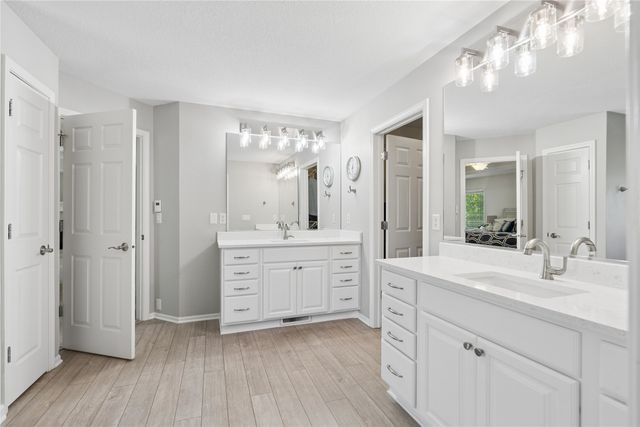 6017 NW 94th Street, Johnston, IA 50131