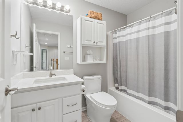 6017 NW 94th Street, Johnston, IA 50131