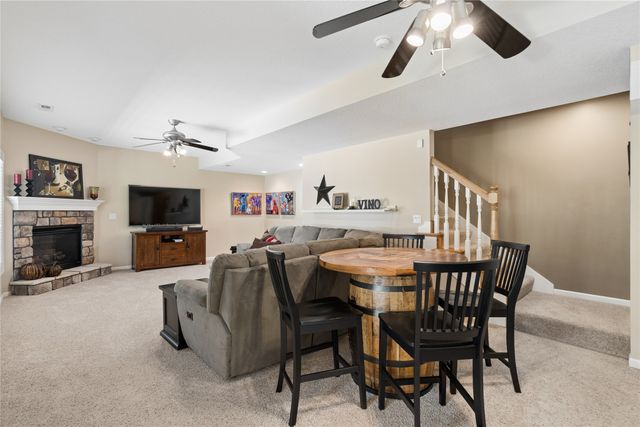 6017 NW 94th Street, Johnston, IA 50131