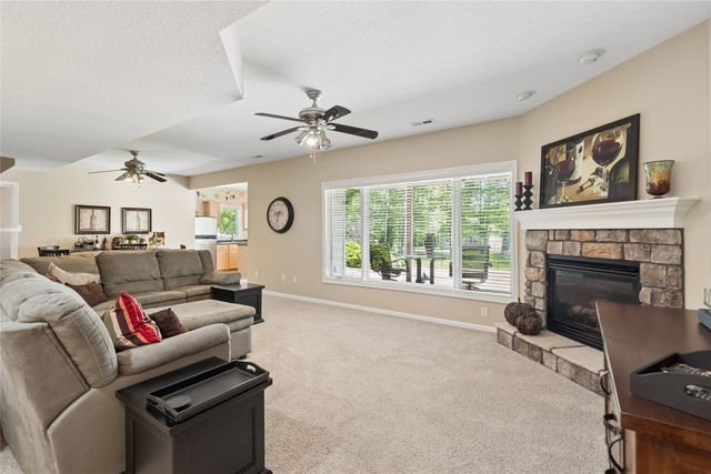 6017 NW 94th Street, Johnston, IA 50131