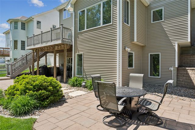 6017 NW 94th Street, Johnston, IA 50131