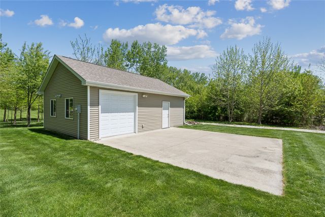 6017 NW 94th Street, Johnston, IA 50131