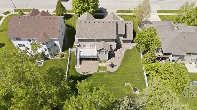 6017 NW 94th Street, Johnston, IA 50131