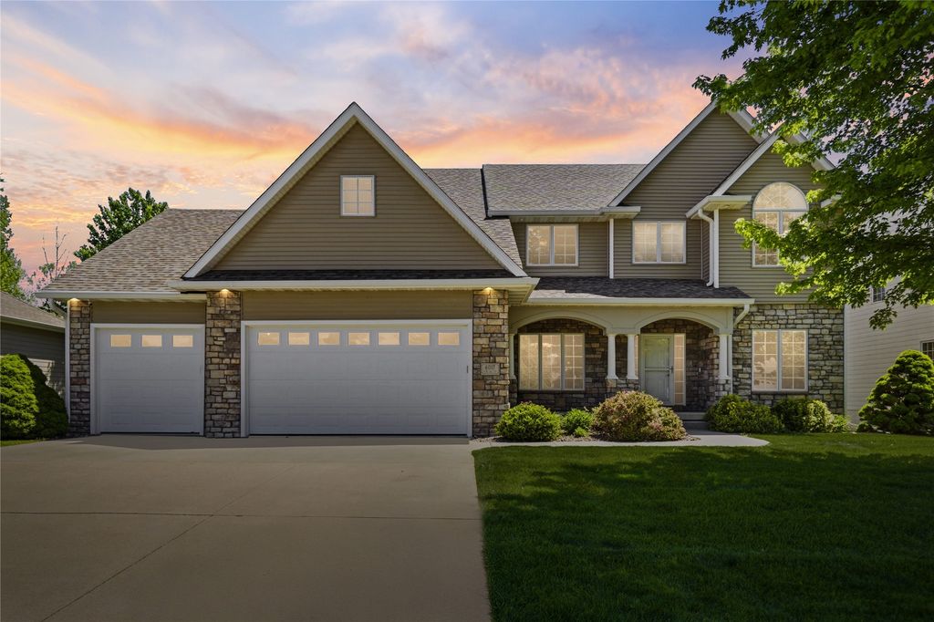 6017 NW 94th Street, Johnston, IA 50131