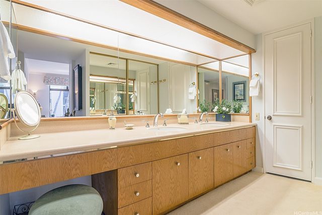 4999 Kahala Avenue 350, Honolulu, HI 96816