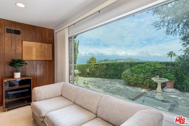 8224 Skyline Drive, Los Angeles, CA 90046