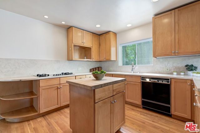 8224 Skyline Drive, Los Angeles, CA 90046