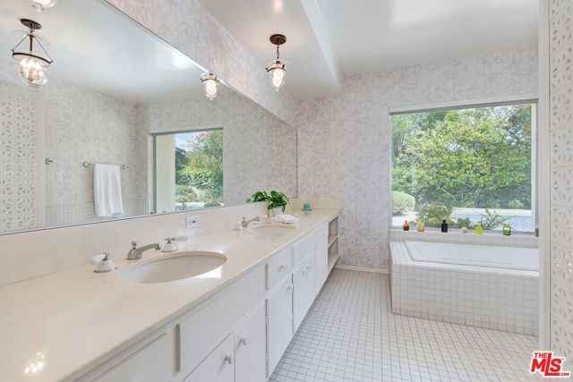 8224 Skyline Drive, Los Angeles, CA 90046