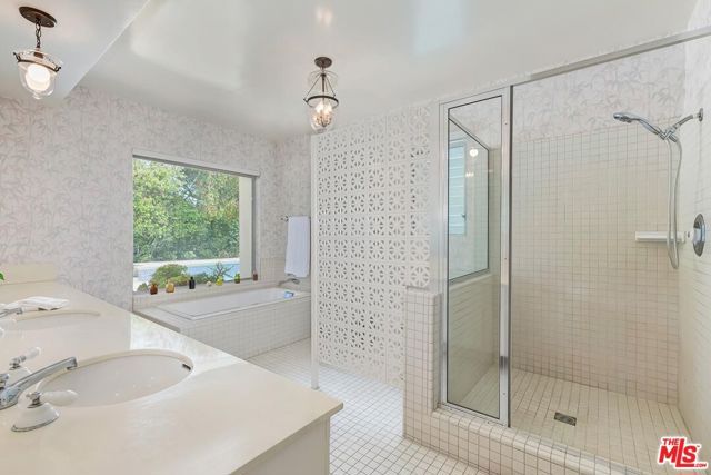 8224 Skyline Drive, Los Angeles, CA 90046