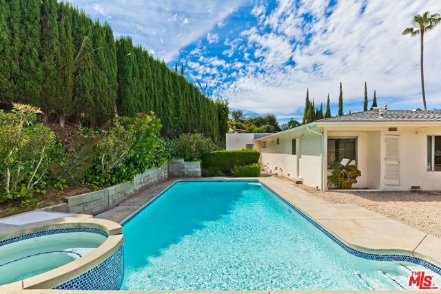 8224 Skyline Drive, Los Angeles, CA 90046