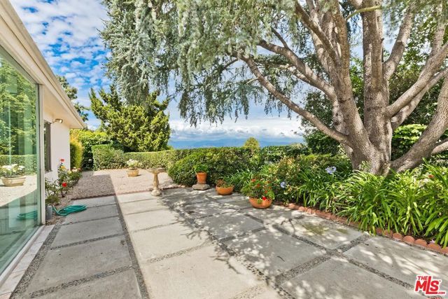 8224 Skyline Drive, Los Angeles, CA 90046
