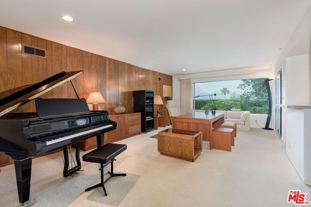 8224 Skyline Drive, Los Angeles, CA 90046