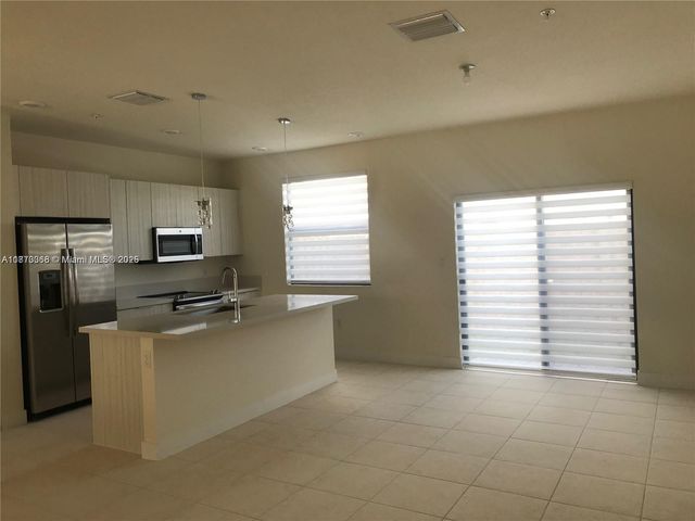 10419 NW 82nd St 5, Doral, FL 33178