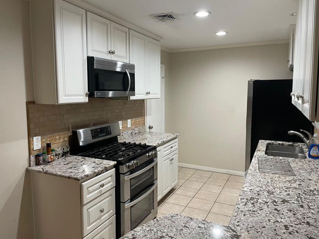 9650 Highmeadow Drive, Houston, TX 77063