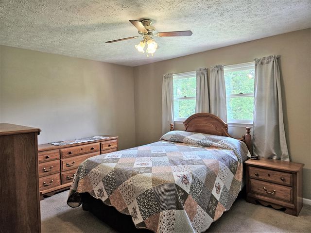 105 Woods Point Drive, Berea, KY 40403