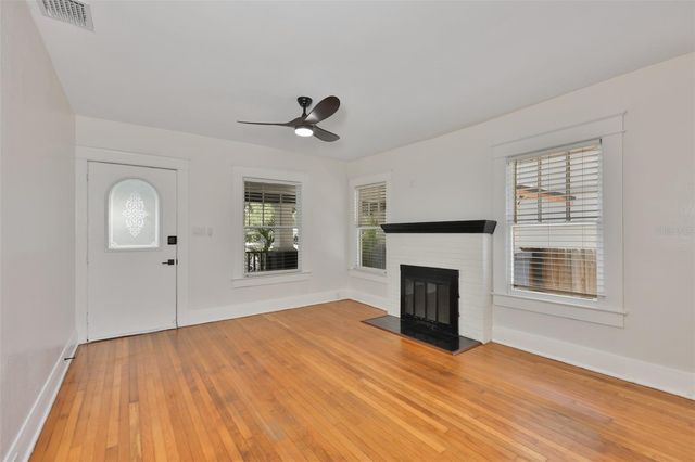 902 W COLUMBUS DRIVE, Tampa, FL 33602