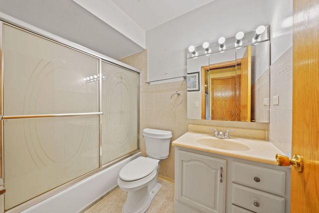 251 Polo Club Drive, Glendale Heights, IL 60139