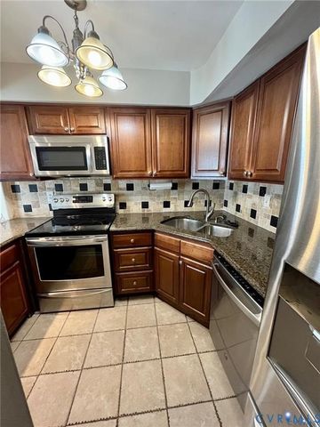 18 Skipwith Green Cir, Henrico, VA 23294