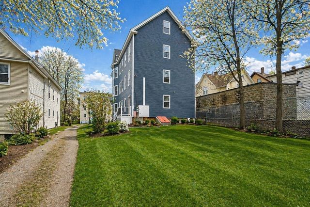 39 Gates St 1, Worcester, MA 01610