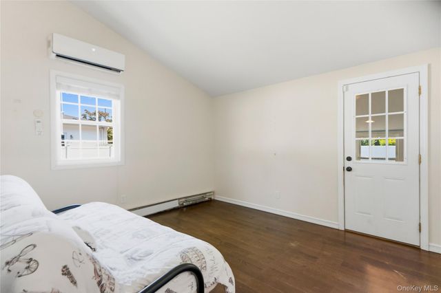 91 Spruce Avenue, West Islip, NY 11795