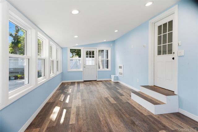 91 Spruce Avenue, West Islip, NY 11795