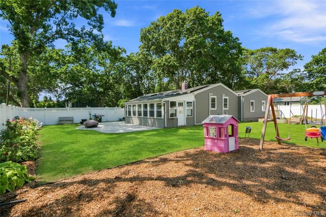 91 Spruce Avenue, West Islip, NY 11795