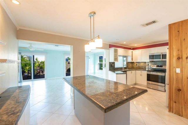 3081 SW 46th Ct, Dania Beach, FL 33312