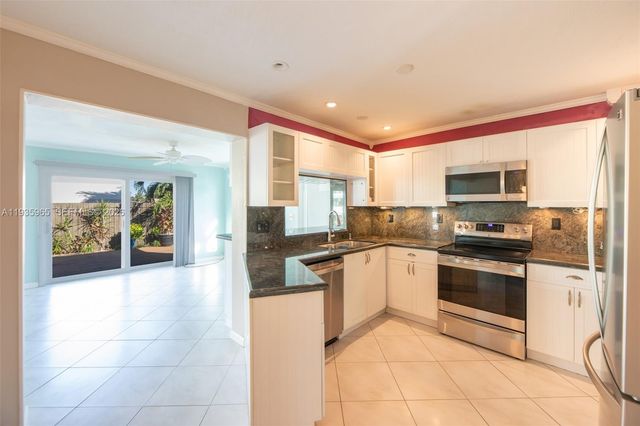 3081 SW 46th Ct, Dania Beach, FL 33312