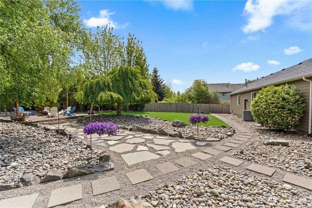 8107 204th Avenue Ct E, Bonney Lake, WA 98391