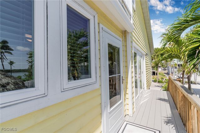 188 Bayview AVE, Fort Myers Beach, FL 33931