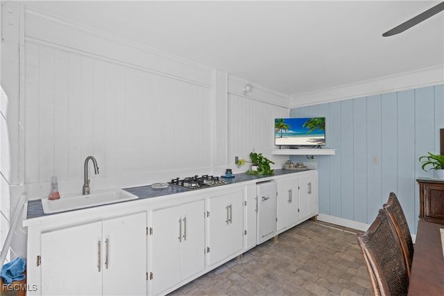 188 Bayview AVE, Fort Myers Beach, FL 33931