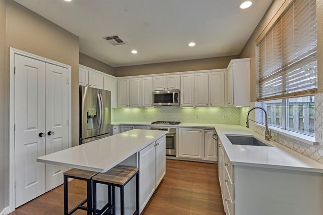 93 N Apple Springs Circle Circle, The Woodlands, TX 77382