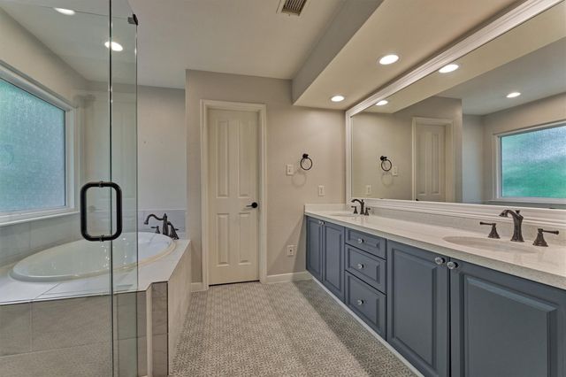 93 N Apple Springs Circle Circle, The Woodlands, TX 77382