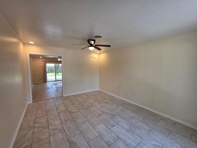 3907 Grapevine Street, Houston, TX 77045