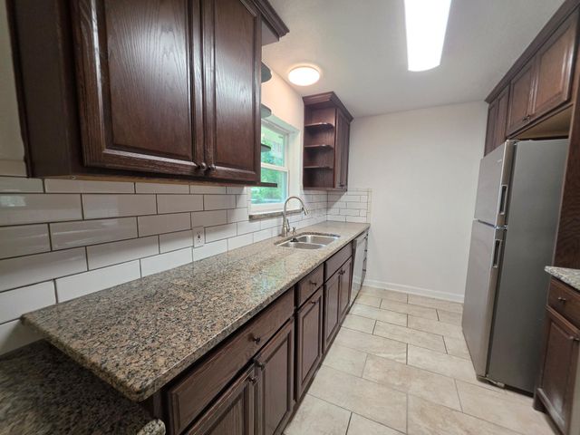 3907 Grapevine Street, Houston, TX 77045