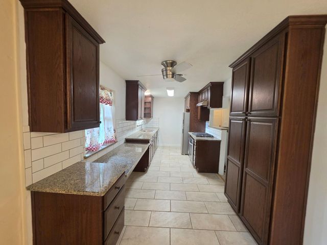 3907 Grapevine Street, Houston, TX 77045