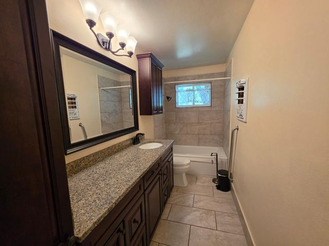 3907 Grapevine Street, Houston, TX 77045