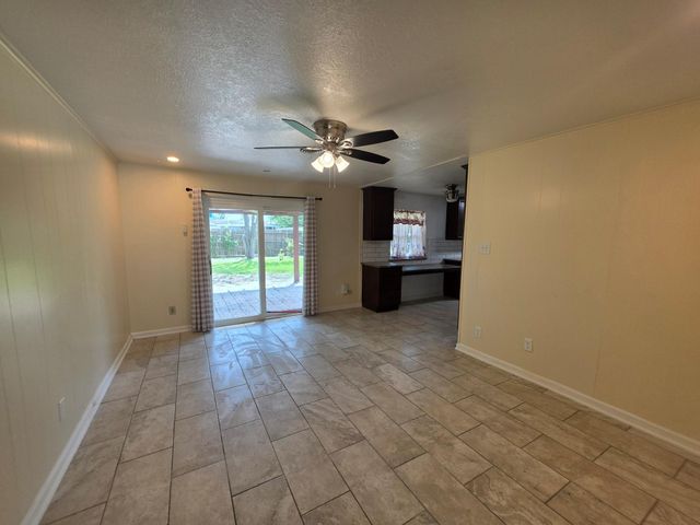 3907 Grapevine Street, Houston, TX 77045