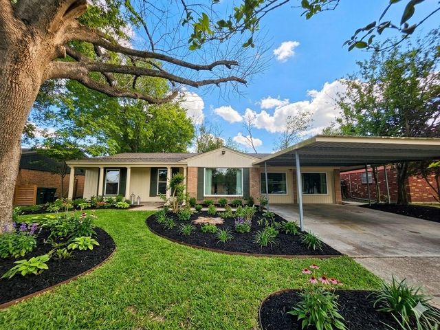3907 Grapevine Street, Houston, TX 77045
