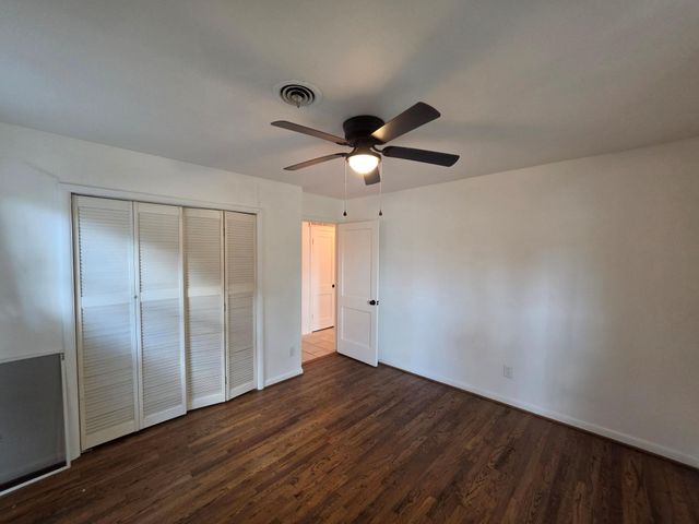 3907 Grapevine Street, Houston, TX 77045