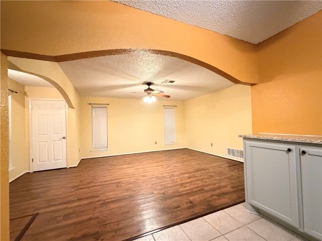 11101 Mulholland Dr, Corpus Christi, TX 78410