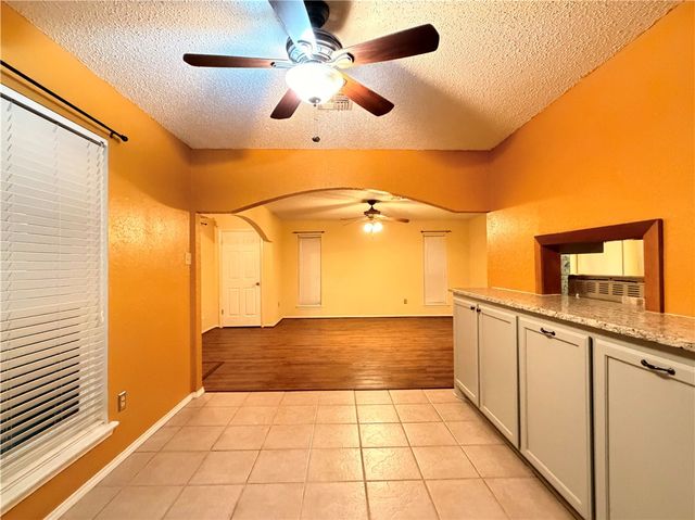 11101 Mulholland Dr, Corpus Christi, TX 78410