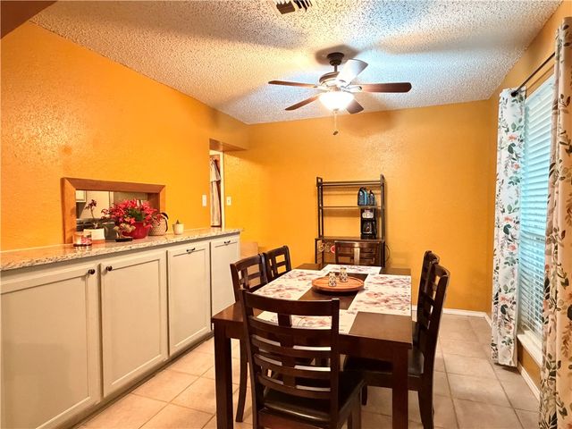 11101 Mulholland Dr, Corpus Christi, TX 78410