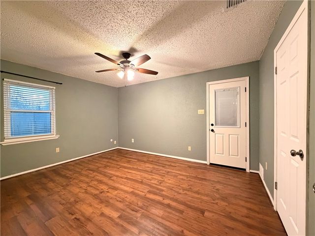 11101 Mulholland Dr, Corpus Christi, TX 78410