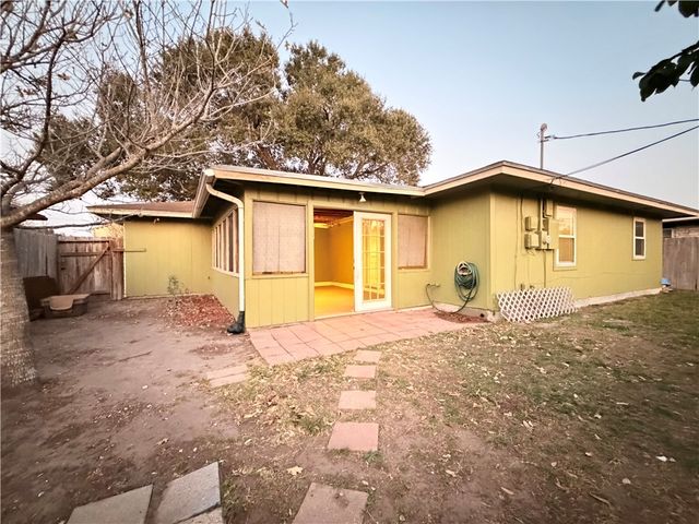 11101 Mulholland Dr, Corpus Christi, TX 78410